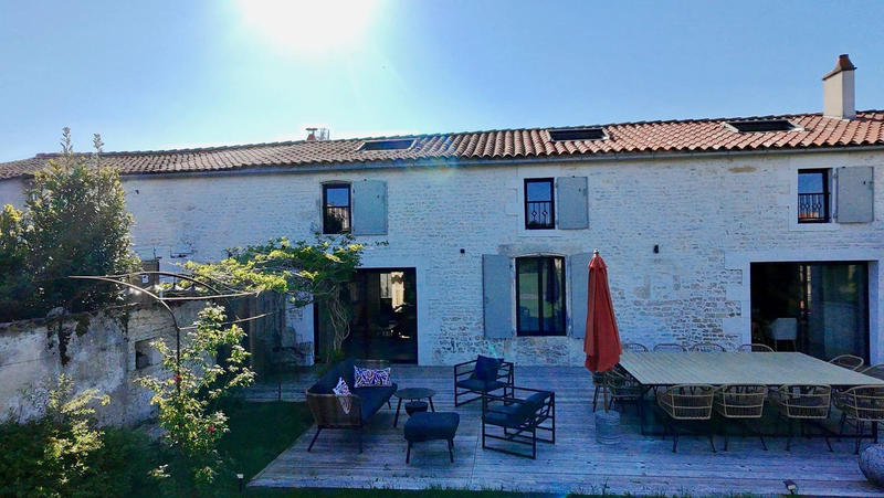 Maison - 207 m² - 9 pièces