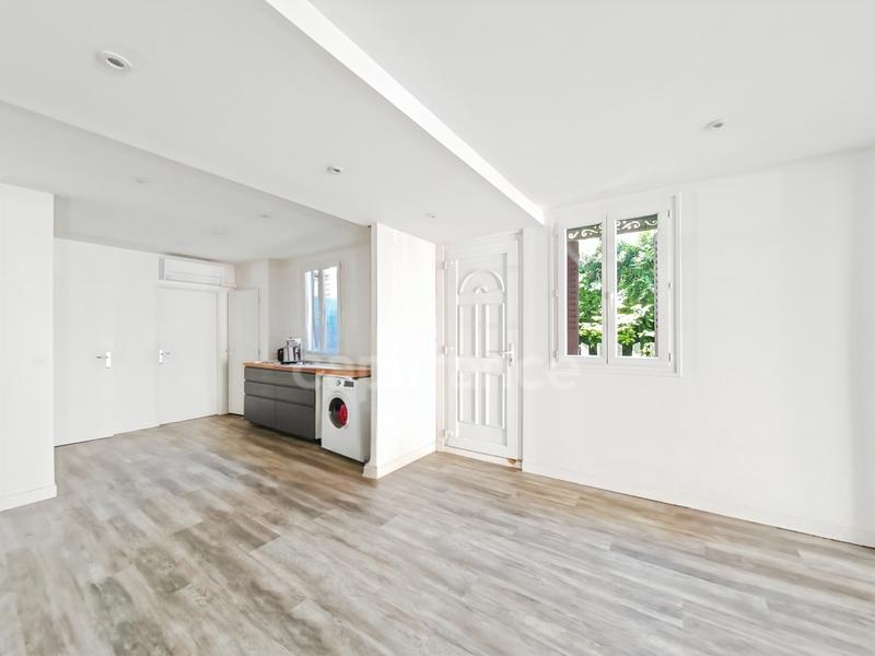 Local commercial - 264 m² - 9 pièces