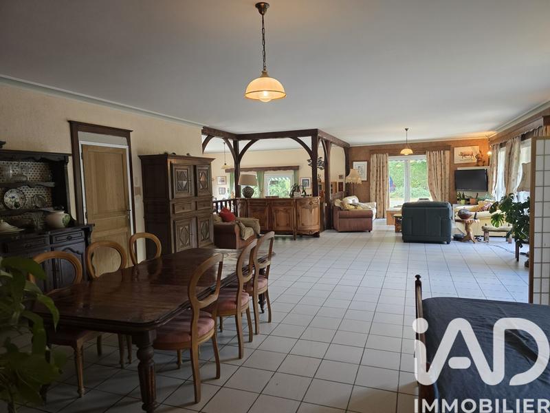 Maison - 220 m² - 9 pièces