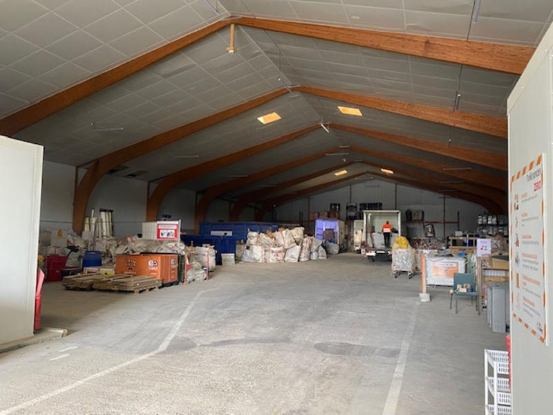 Local d'activité / Entrepôt - 1 370 m² - 5 pièces