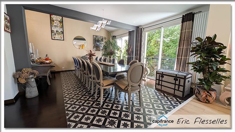 Maison - 208 m² - 9 pièces