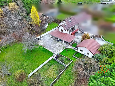 Maison - 210 m² - 8 pièces