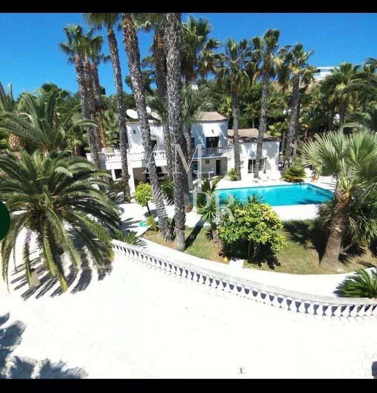 Villa - 518 m² - 10 pièces