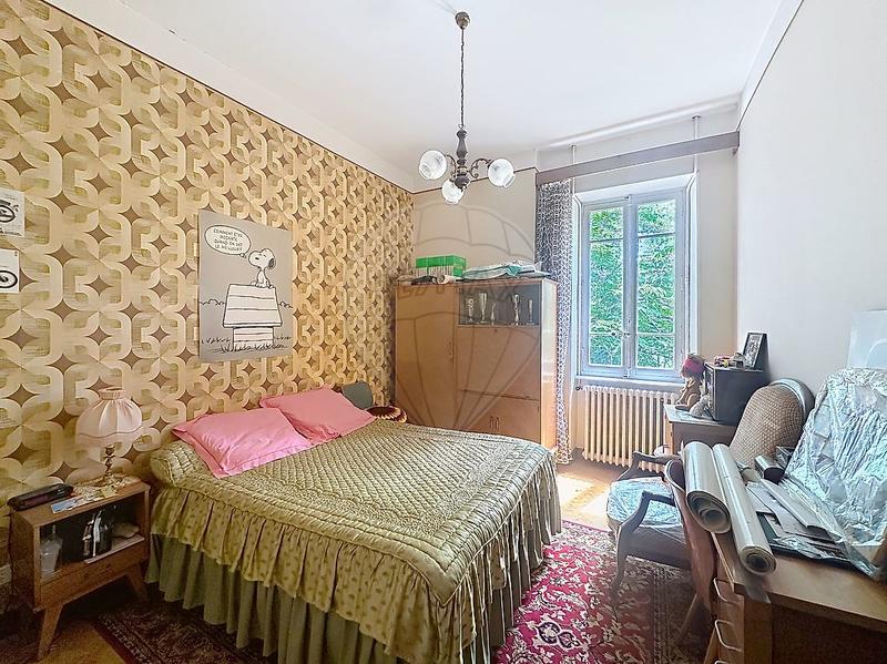 Maison - 243 m² - 9 pièces