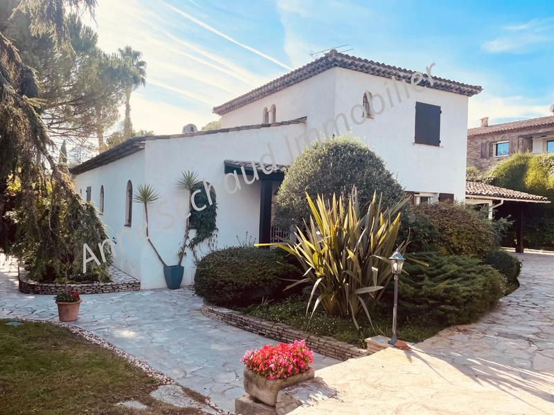 Maison - 203 m² - 5 pièces