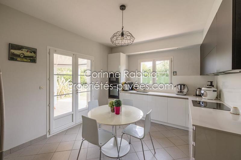 Maison - 240 m² - 8 pièces