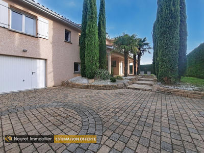 Maison - 181 m² - 8 pièces