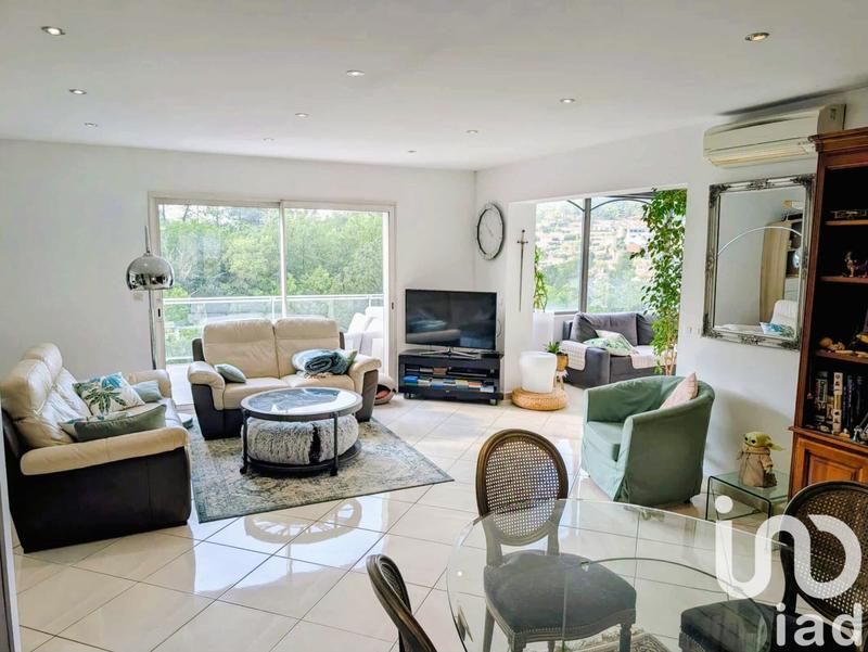 Maison - 230 m² - 8 pièces