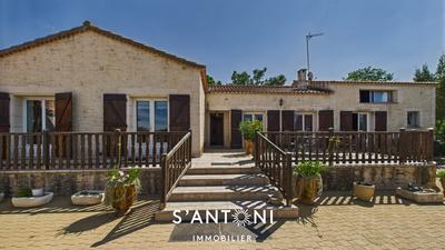 Maison - 210 m² - 8 pièces