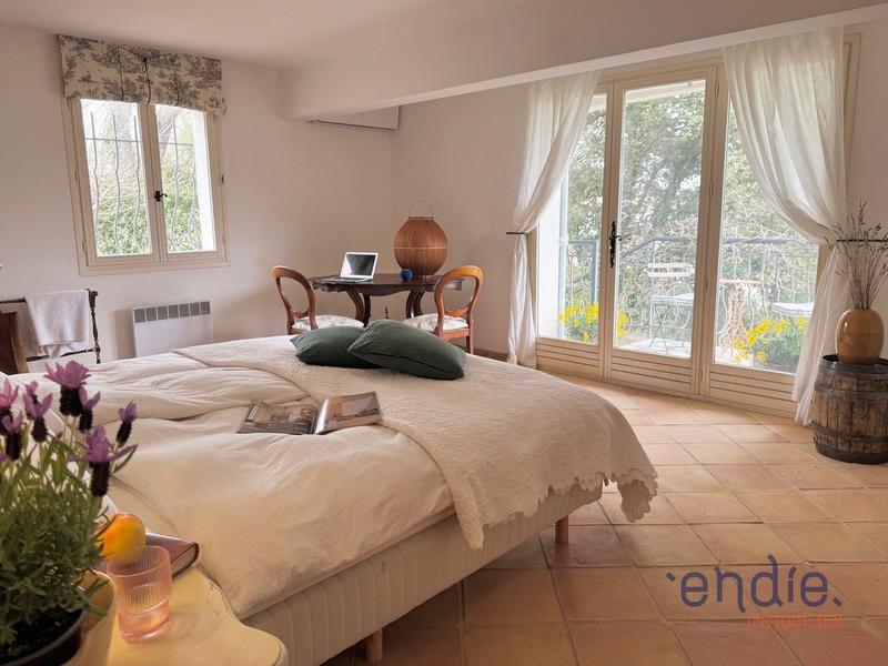 Maison - 221 m² - 5 pièces