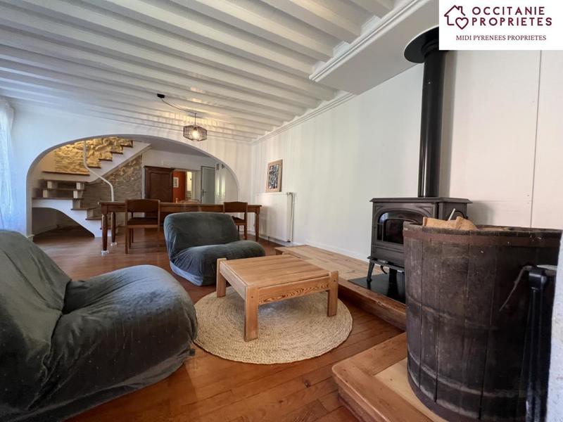 Propriété - 228 m² - 14 pièces