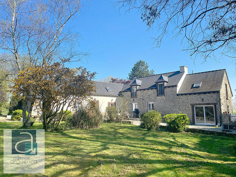 Maison - 176 m² - 8 pièces