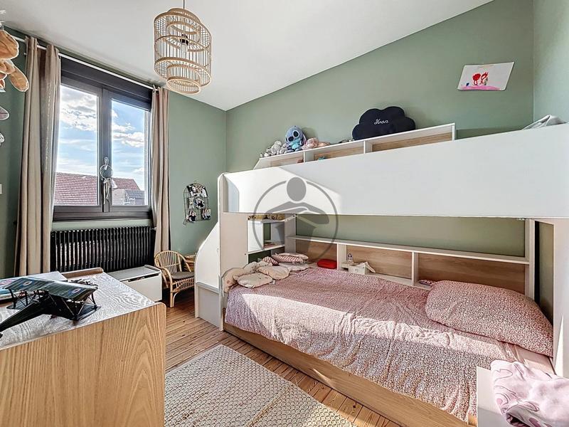 Maison - 277 m² - 8 pièces