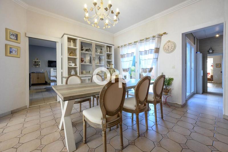 Maison - 208 m² - 8 pièces