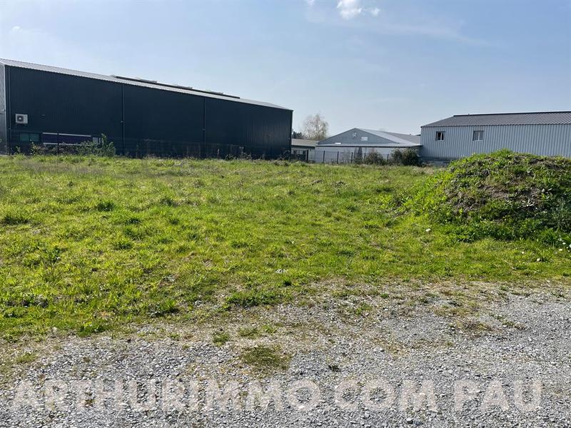 Terrain constructible - 1 300 m²