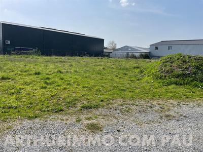 Terrain constructible - 1 300 m²