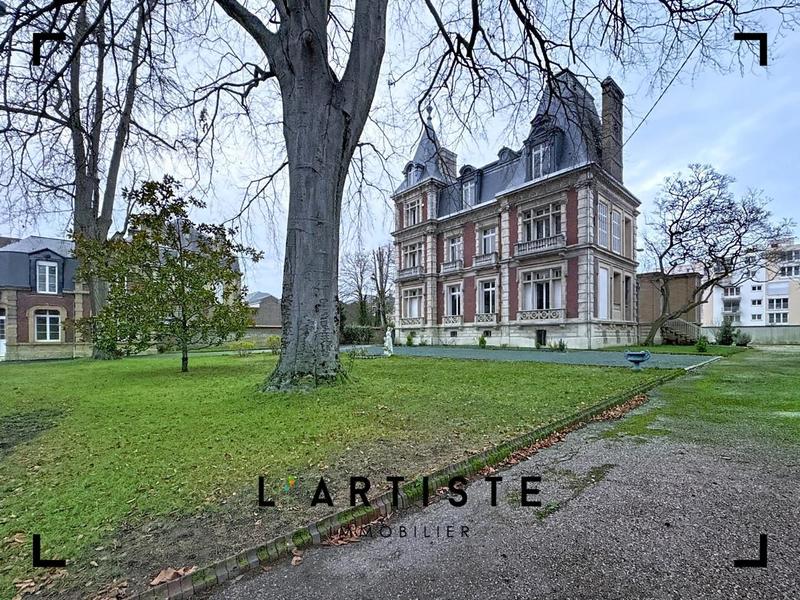 Château - 590 m² - 16 pièces