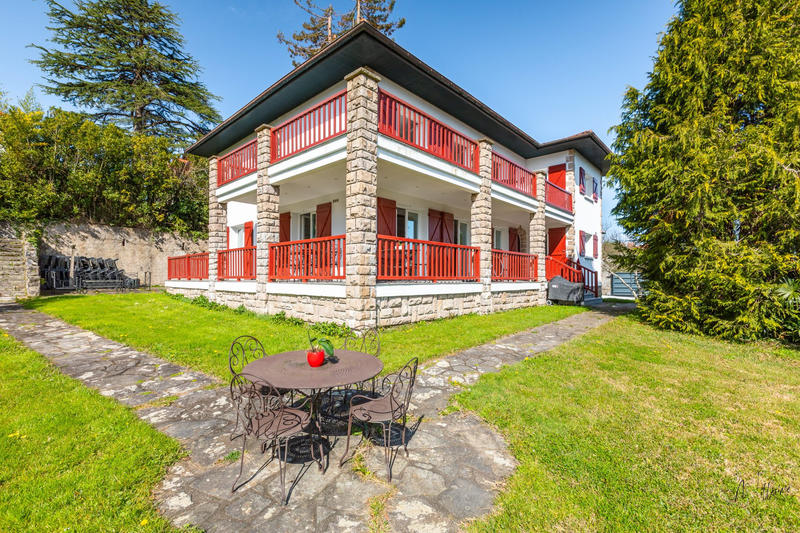 Maison - 400 m² - 11 pièces