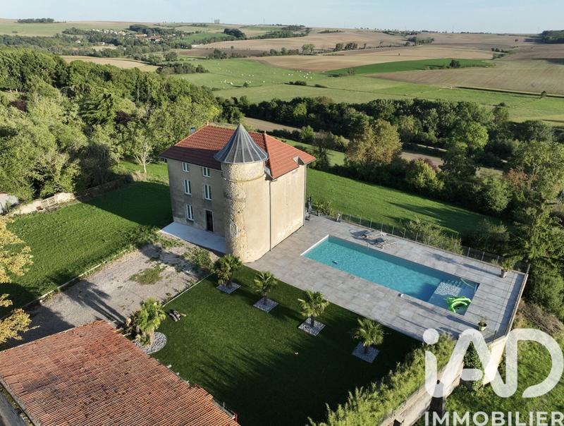 Maison - 240 m² - 8 pièces