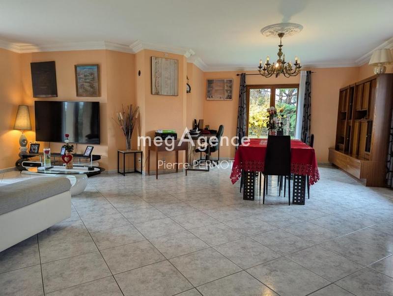 Maison traditionnelle - 175 m² - 6 pièces