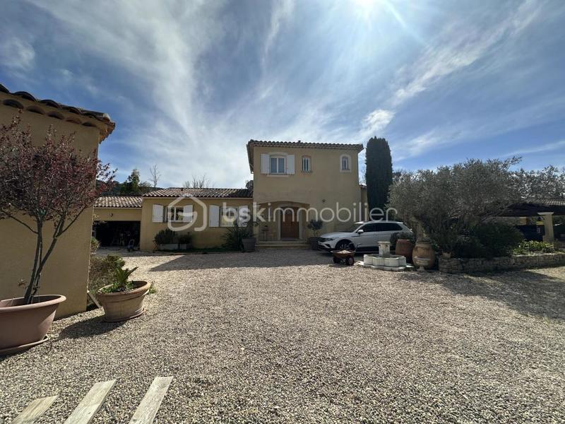 Propriété - 222 m² - 7 pièces