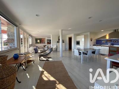 Maison - 219 m² - 7 pièces