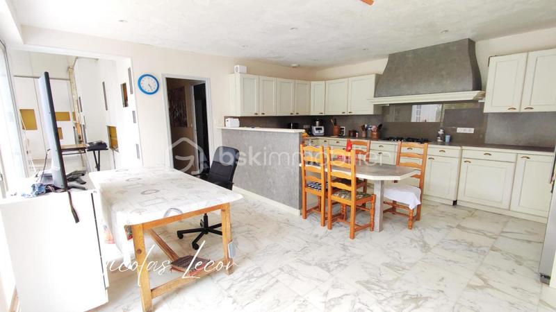 Maison - 195 m² - 7 pièces