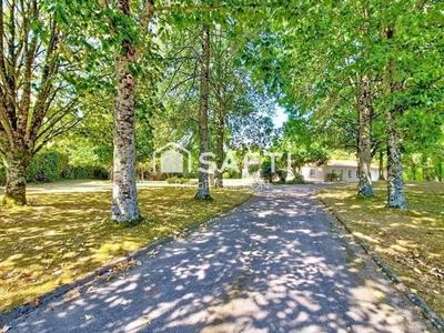 Maison - 204 m² - 7 pièces