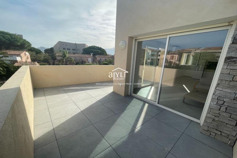 Appartement - 94 m² - 4 pièces