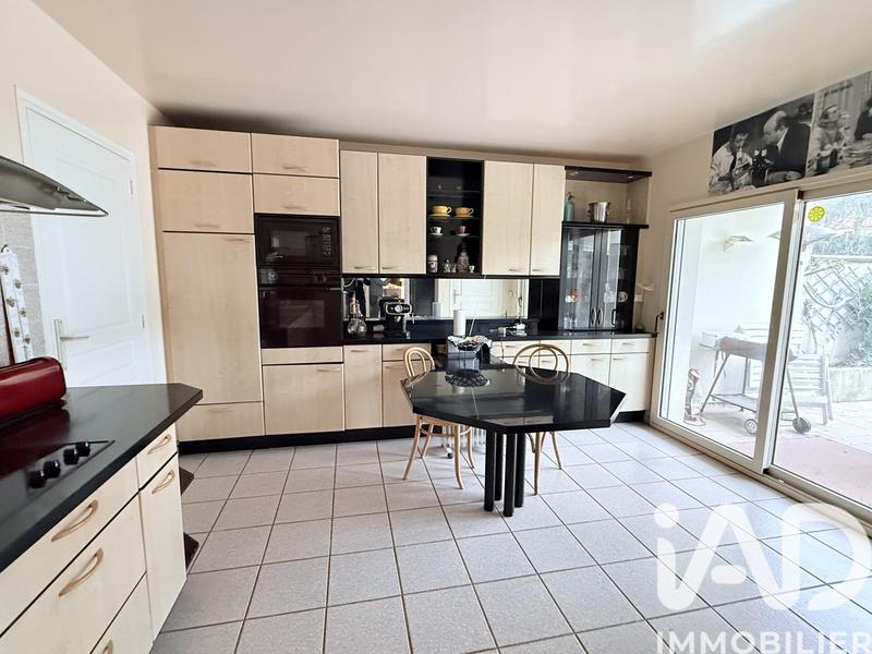 Maison - 261 m² - 8 pièces
