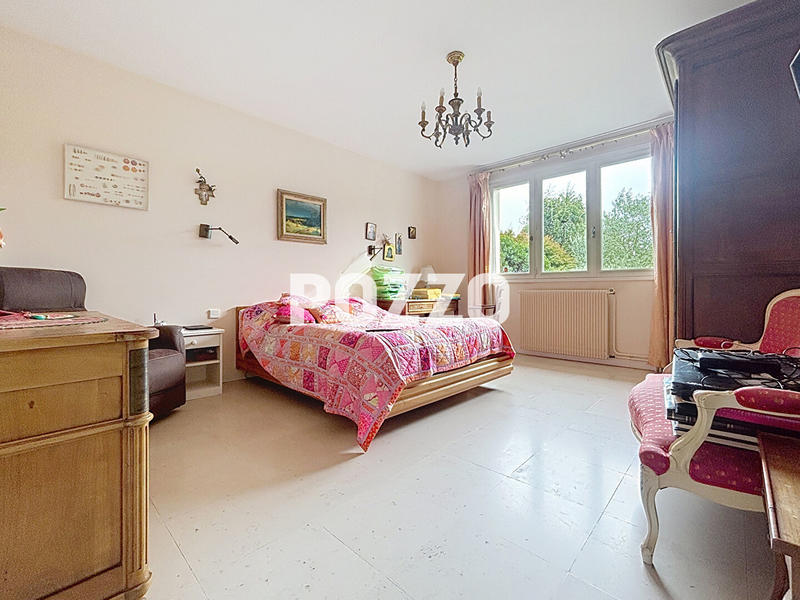 Maison - 210 m² - 9 pièces