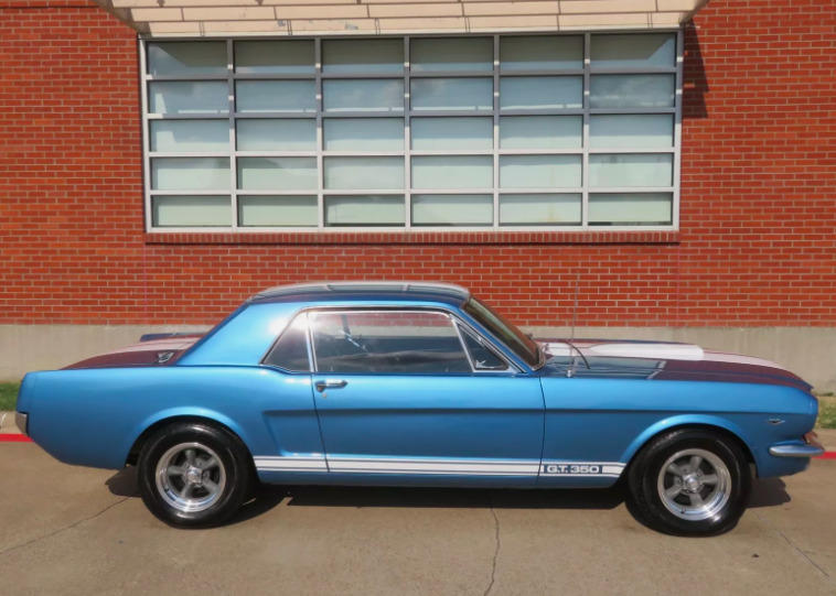 Ford Mustang Coupe V8