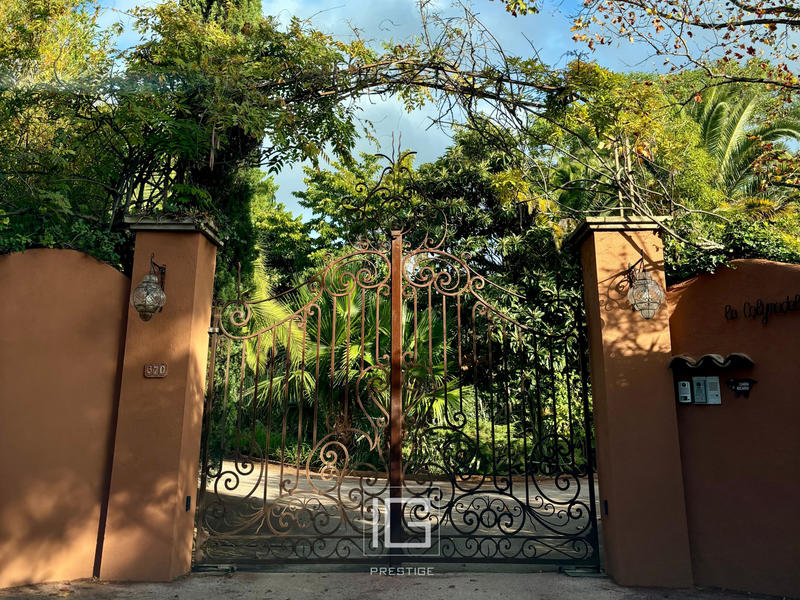 Propriété - 350 m² - 6 pièces