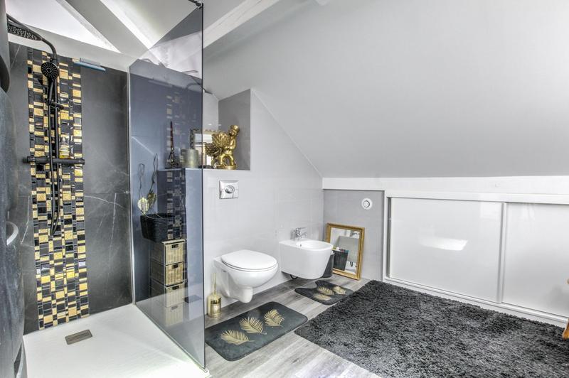 Maison - 204 m² - 5 pièces