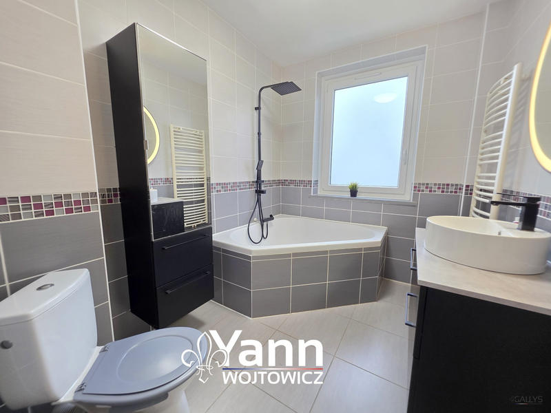 Maison - 92 m² - 5 pièces