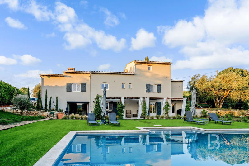 Maison - 315 m² - 8 pièces