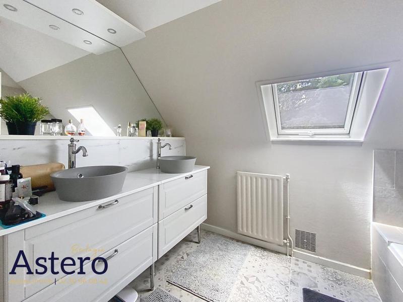 Propriété - 255 m² - 8 pièces