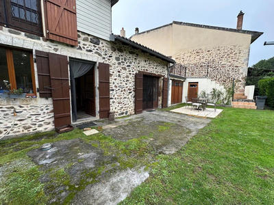 Maison - 239 m² - 8 pièces