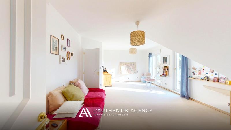 Villa - 366 m² - 8 pièces