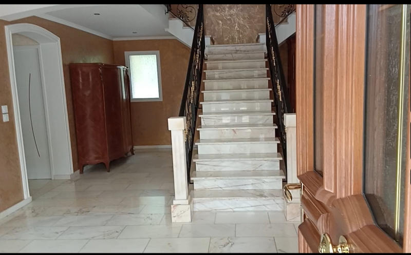 Maison - 228 m² - 7 pièces