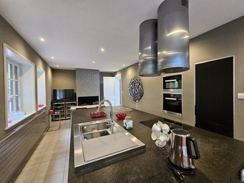 Maison - 297 m² - 8 pièces