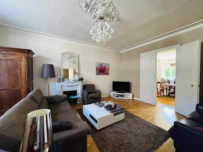 Maison - 208 m² - 7 pièces