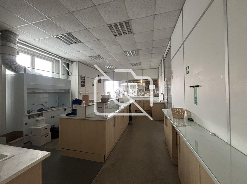 Entrepôt - 2 500 m²