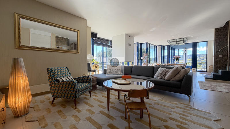 Maison - 258 m² - 7 pièces