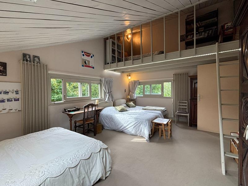 Propriété - 237 m² - 11 pièces