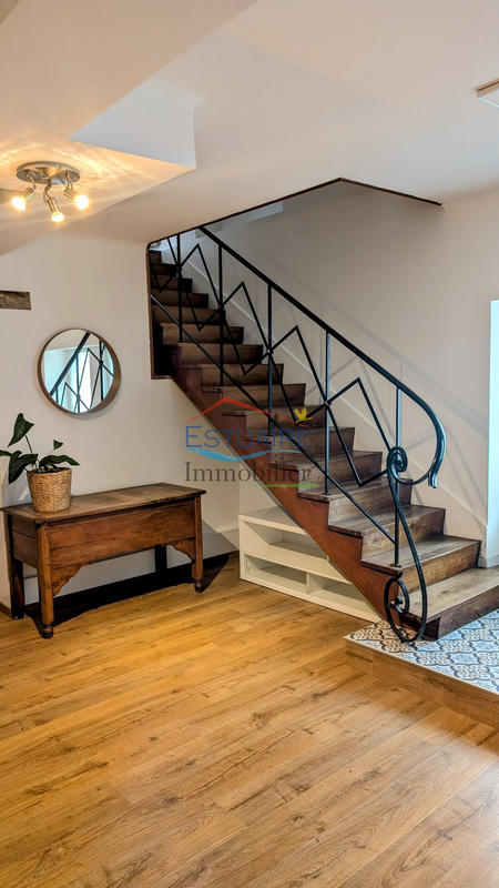 Maison traditionnelle - 207 m² - 6 pièces