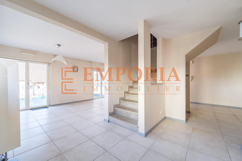 Maison - 220 m² - 6 pièces