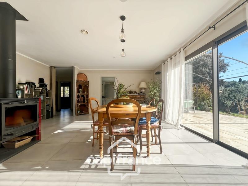 Maison - 203 m² - 6 pièces