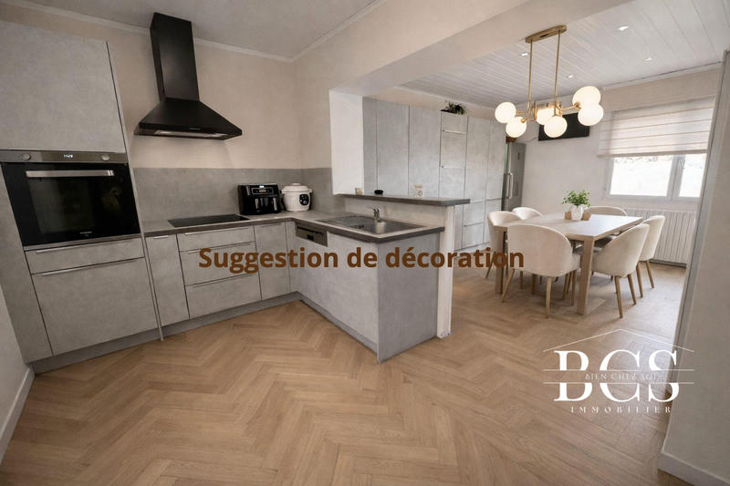 Maison - 151 m² - 9 pièces