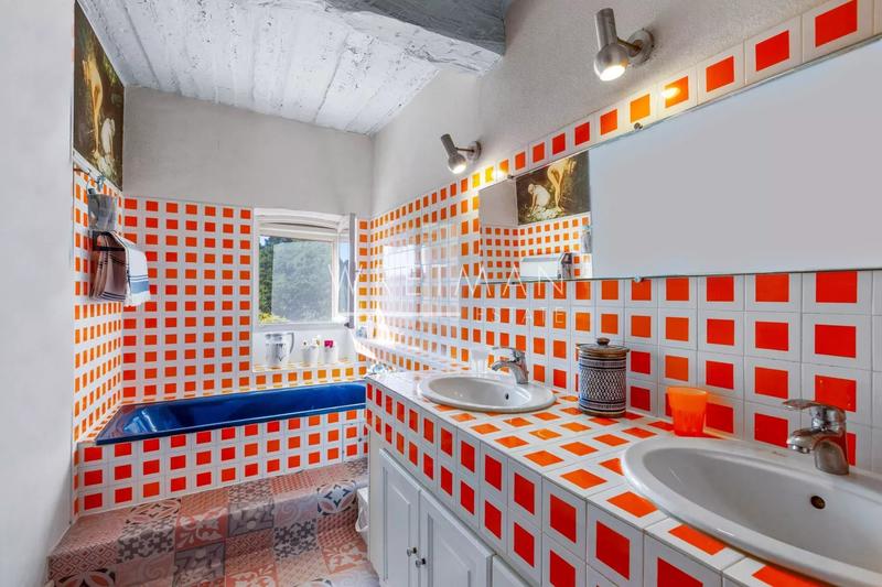 Propriété - 360 m² - 10 pièces